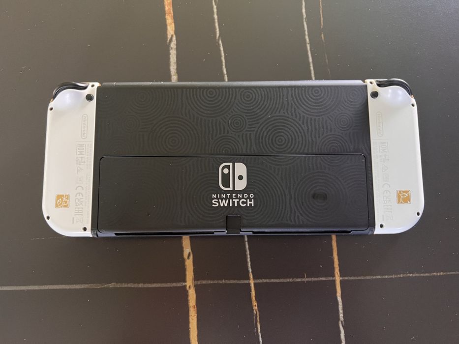 Nintendo Switch – OLED Model The Legend of Zelda™: Tears of the Kingdom Edition