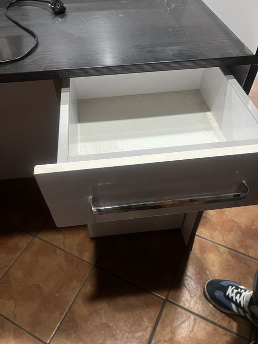 Продам стол с манитором вмести