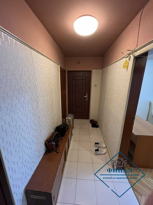 Продава се тристаен апартамент в кв. Тракия