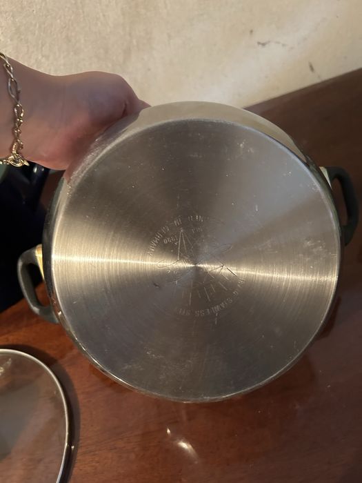 Нова тенджера с капак