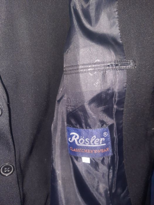 Продаются костюмы