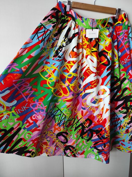 Нови цветни клоширани поли Mohito р-р 40/ 42