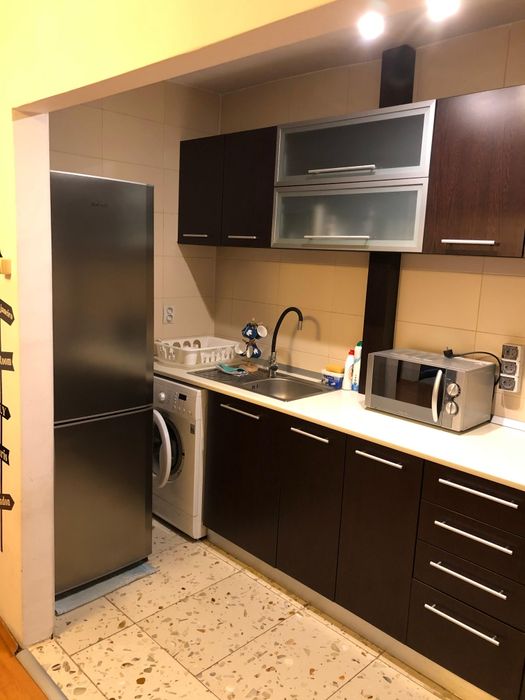 Închiriez apartament 4 camere