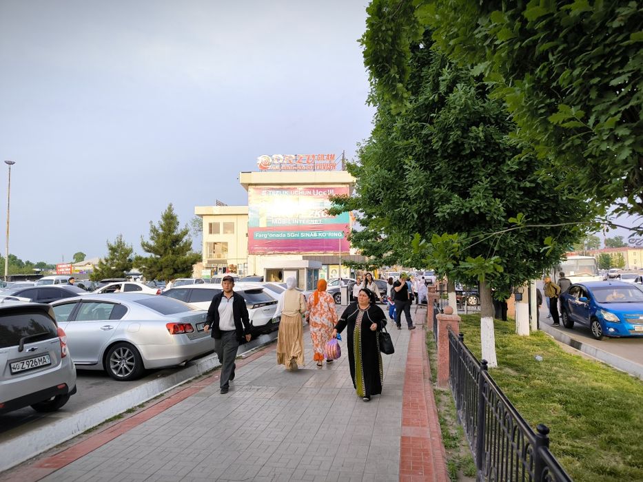 Шахар марказида бино сотилади!