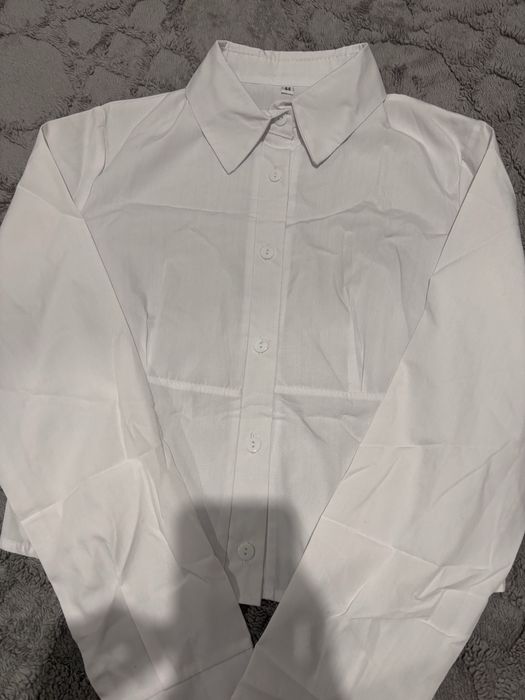 Киімдер сатылады