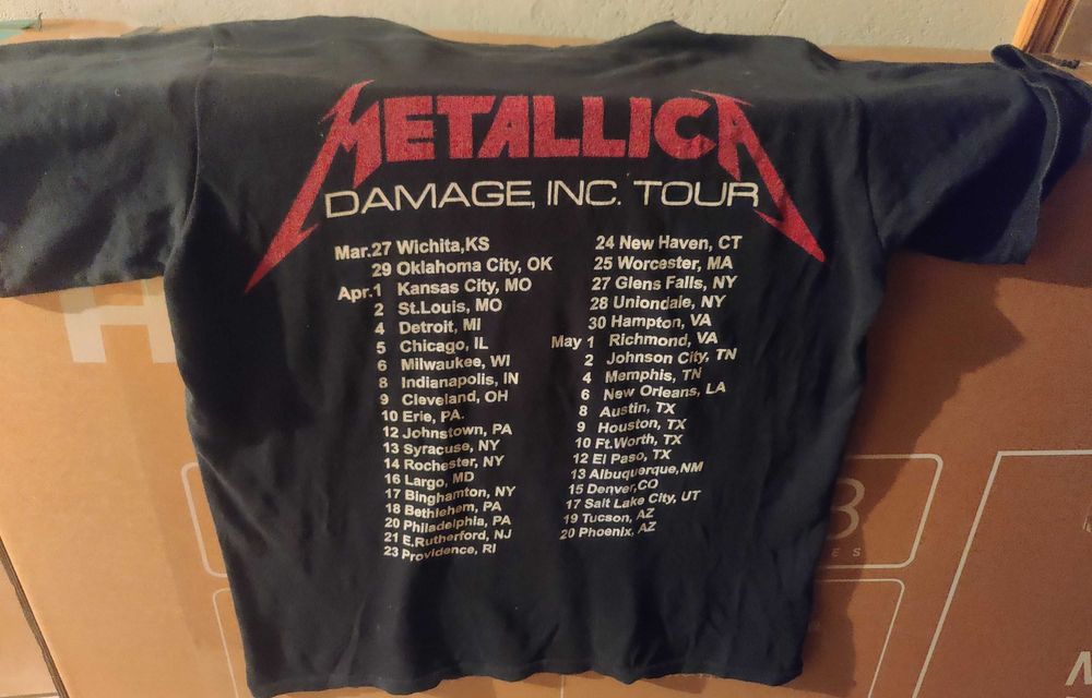 Продавам оригинална тениска на Металика