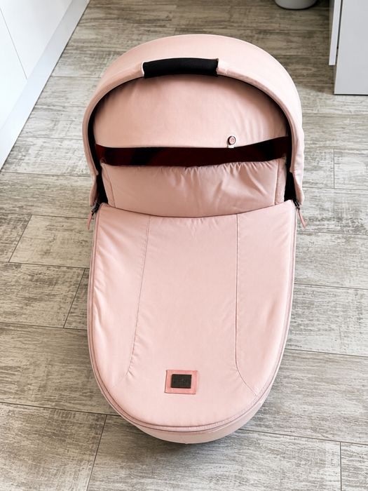 Кош за новородено Cybex Priam 4 + адаптори