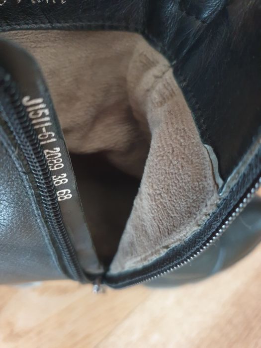 Продам крутые ботинки на платформе  38 рр