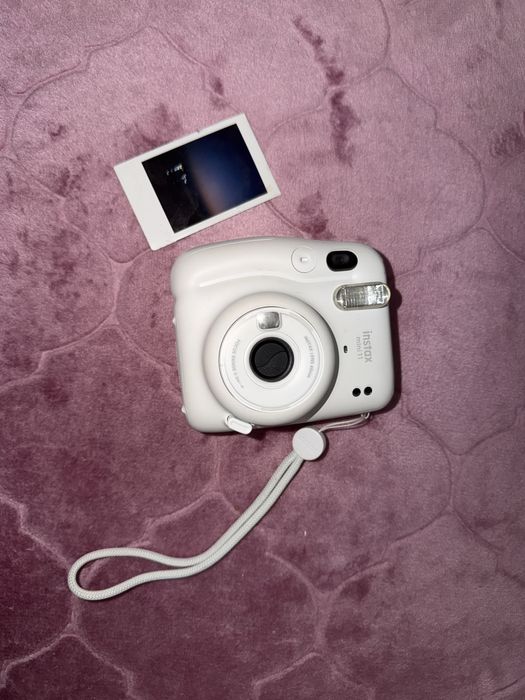 Instax mini 11 оригинал почти новый