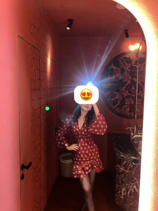 Короткое красное платье