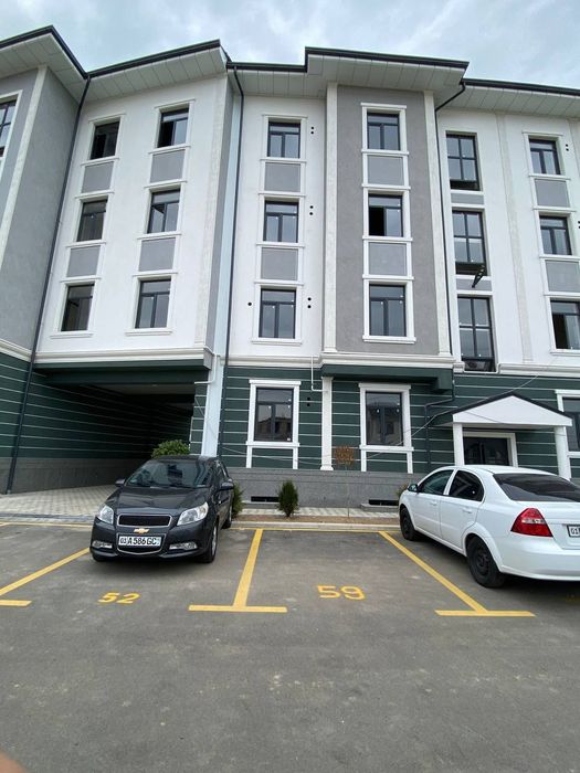 Toshkent tumanida yangi qurilgan 3 xonali kvartira sotiladi