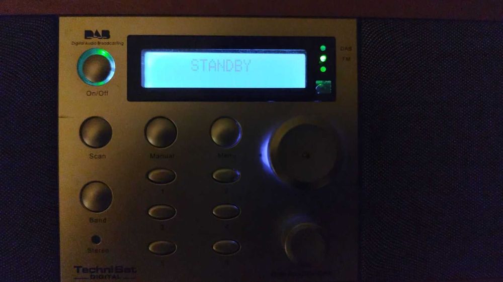 Radio digital TehniSat cu DAB - incinta de lemn !