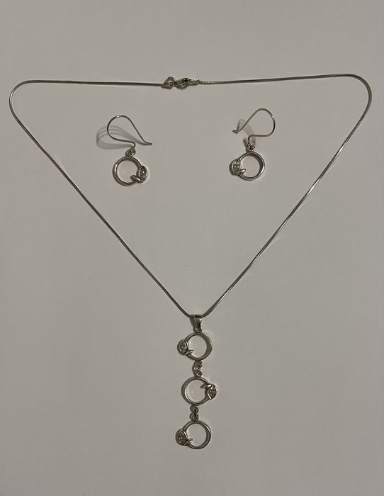 Set argint, lantisor, pandantiv, cercei.