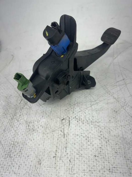 Pedala ambreiaj DACIA LOGAN fab 2013-2019 cod piesa 465037621r