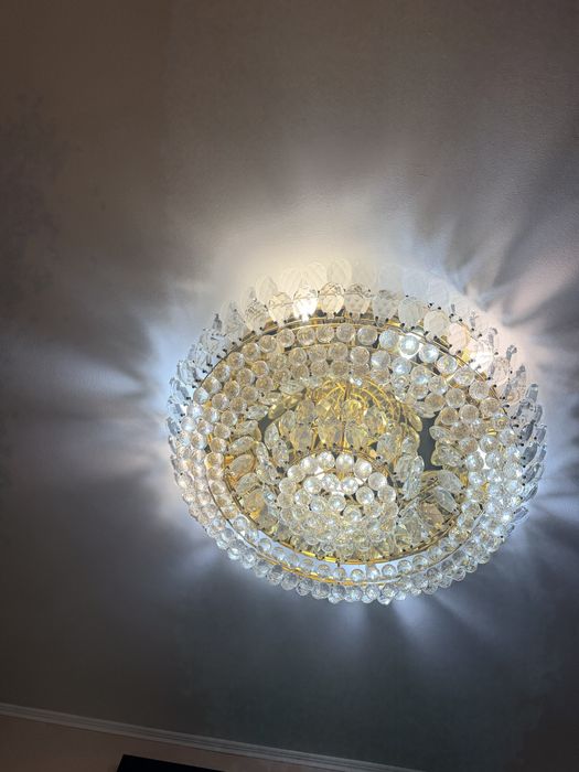Продам люстру хрустальную.