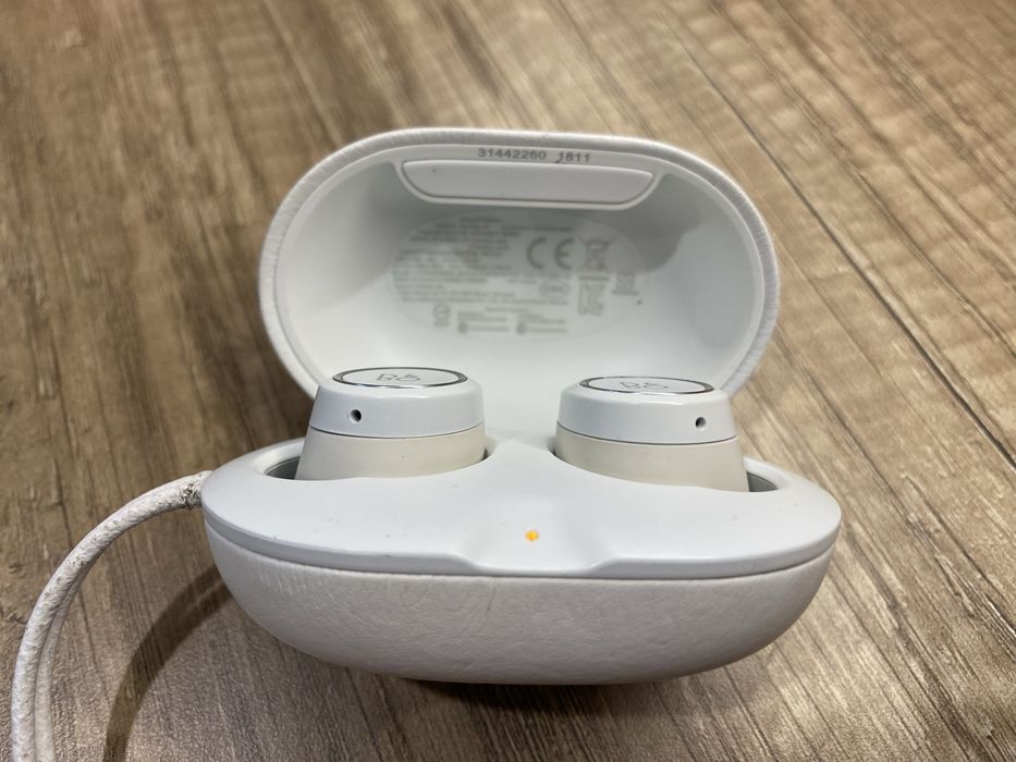 Безжични слушалки Bang & Olufsen Beoplay E8
