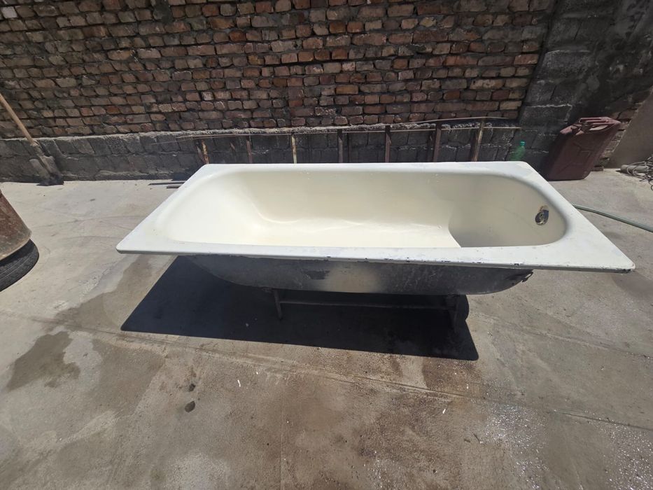 Ванна в среднем состоянии!!