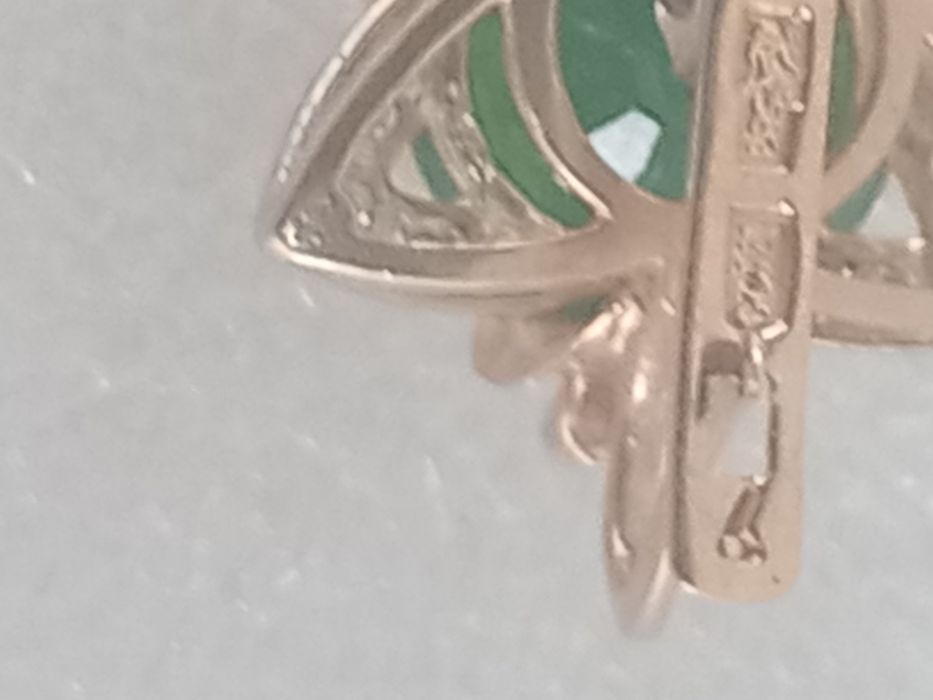 Сурочна продаётся Бриллиант  комплект . Zudlik bilan sotiladi Brillian