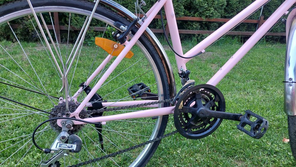 Bicicleta dama,model mai vechi