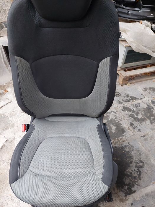 Предна шофьорска седалка за РЕНО Каптюр и Тойота Айго и волани