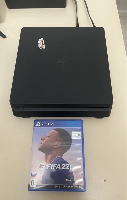 Ps 4 slim продам