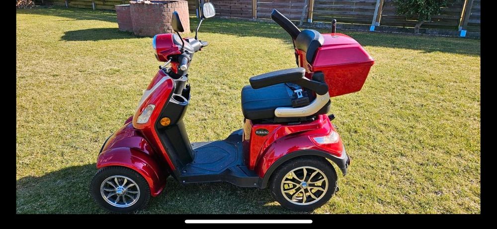 Електрическа четириколка за възрастни и трудно подвижни хора