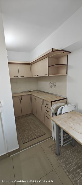 Închiriez apartament cu 4 camere decomandat în Nicolina la bulevard.