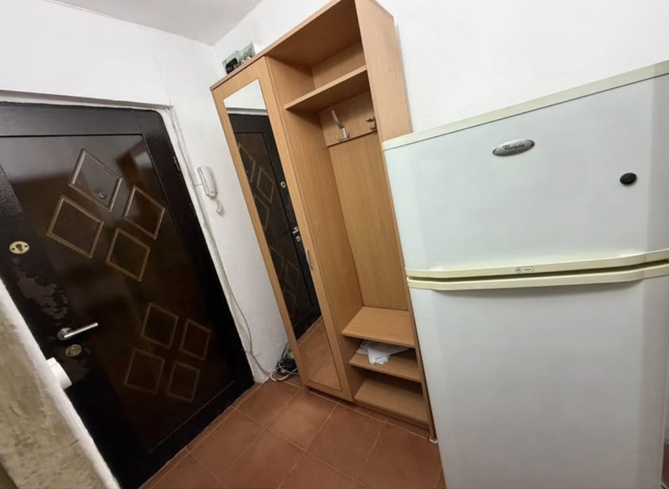 Inchiriez garaoniera zona dovali