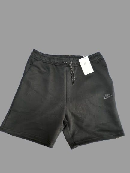 Vand pantaloni scurti nike tech