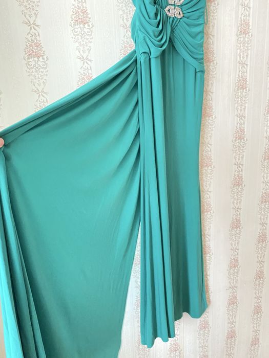 Платья вечерние