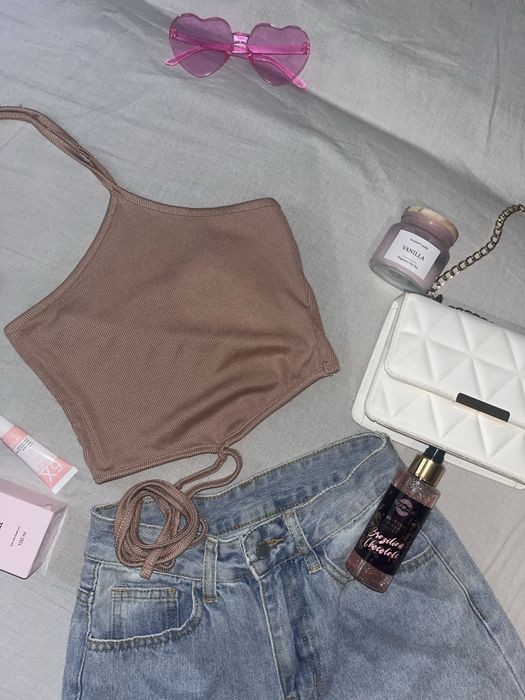 toate hainele din poza