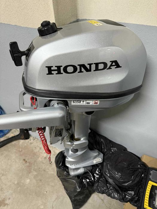 Продавам надуваема лодка ЗАНДЕР 330 С ДВИГАТЕЛ И КОЛЕСАР