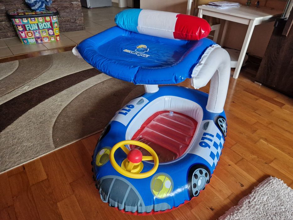 Надуваема полицейска кола