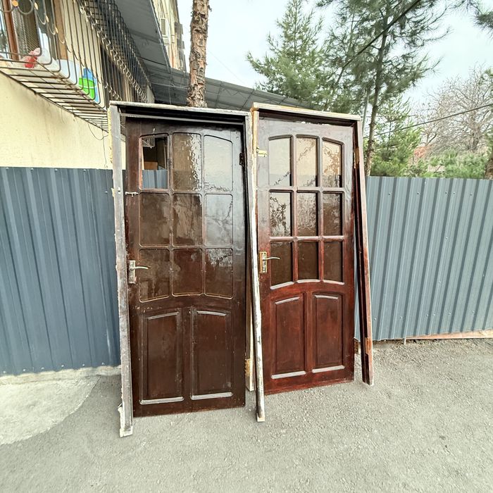 Eshik sotiladi 6 ta  4tasi 80smga 2 metr. 2 tasi 60sm ga 2 metr