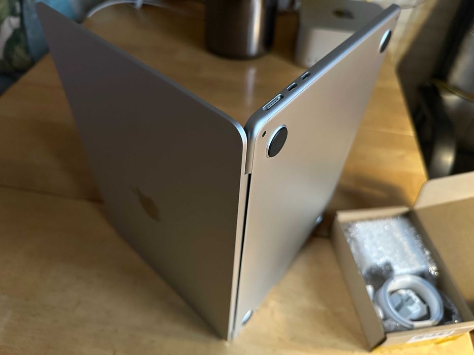 Apple Macbook AIR A3240 - M4 24GB / 512 GB 13 инча 2025 г MDM !!