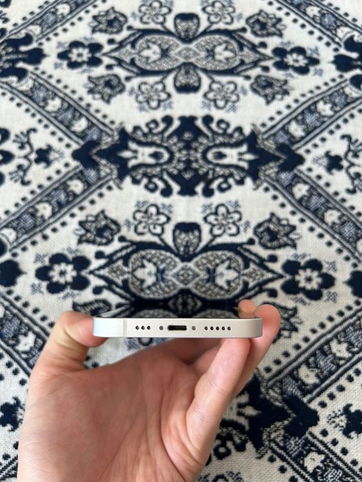 iPhone 13 128GB White в идеальном состоянии