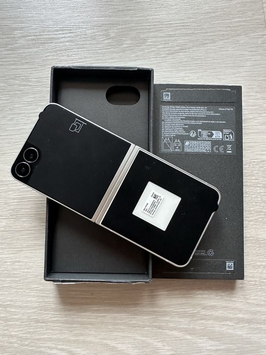 Samsung Galaxy Z Flip 7 FE 256GB Alb 0 CICLURI DE INCARCARE