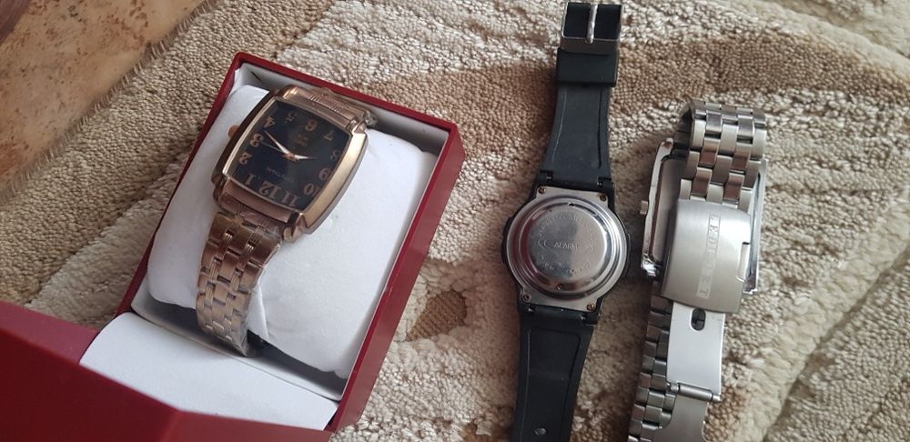 Продам часы  спутник