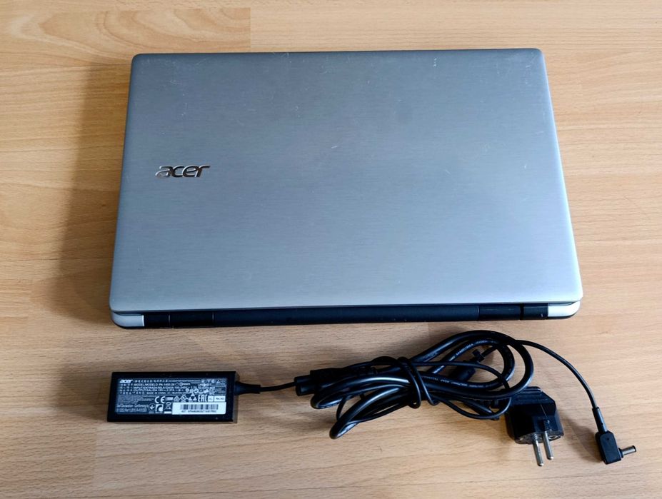 Acer Aspire V3-572, Intel 2957U, 8GB RAM, SSHD 500GB, baterie 3 ore