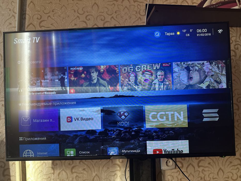 Телевизор с подставкой