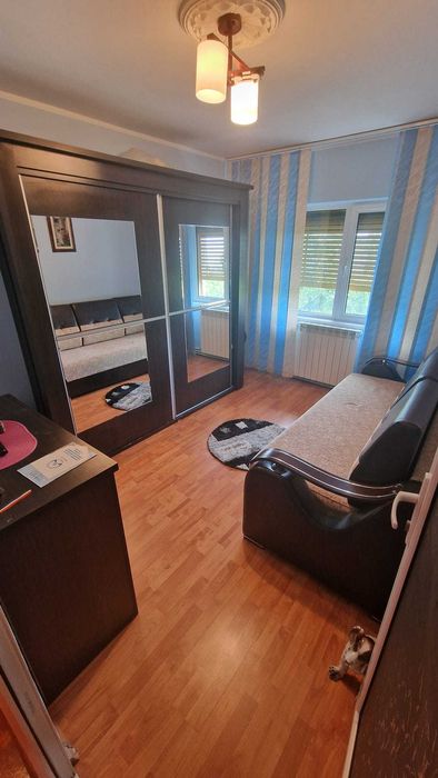 Inchiriez apartament 3 camere decomandat | Zona Liceul Auto