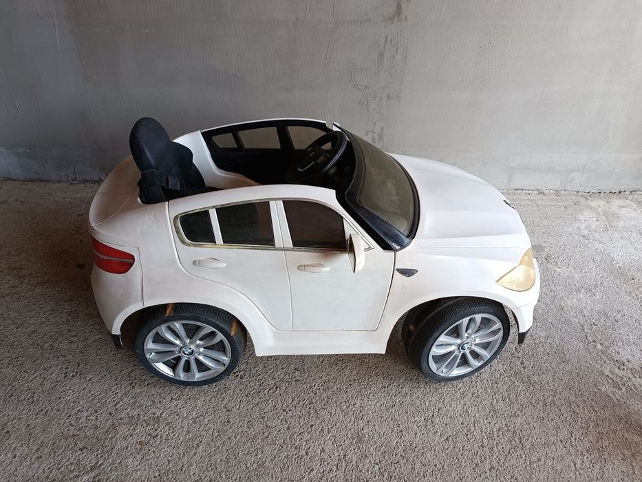 Vând mașinuță pentru copii BMW X6