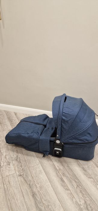 Коляска демисезонная