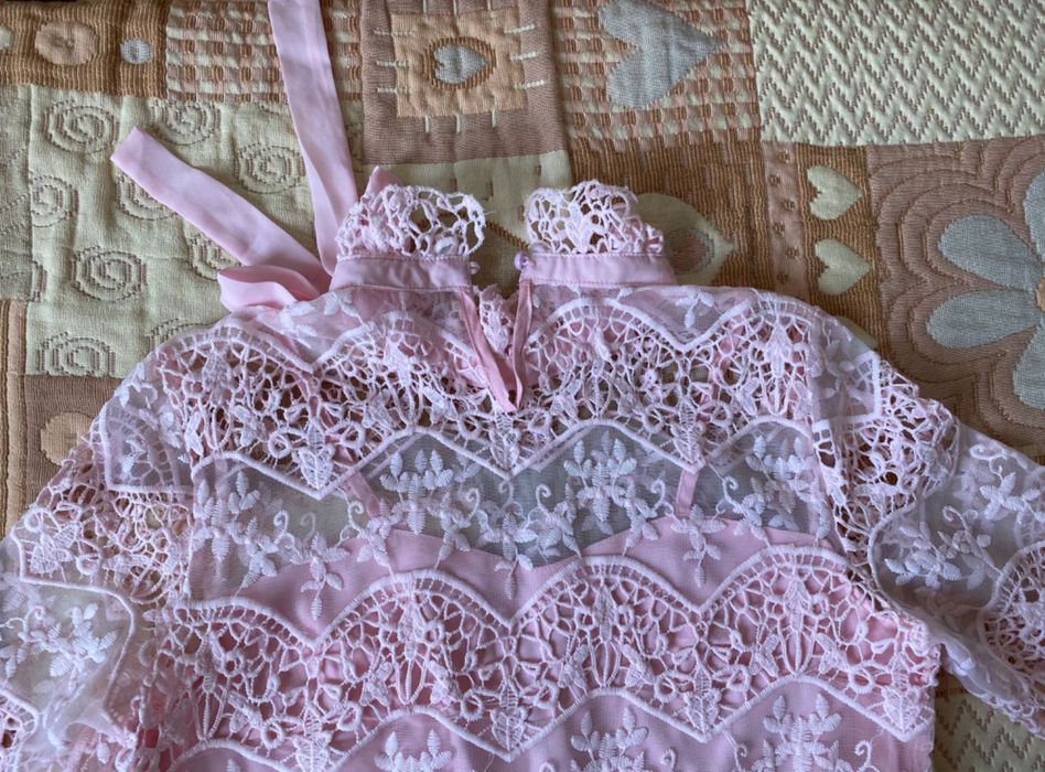 УНИКАЛНА Дантелена блуза