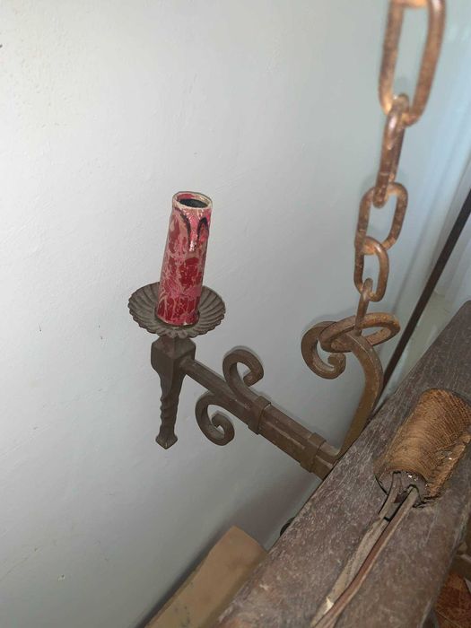 Candelabru din lemn masiv si fier forjat cu sase brate cabana