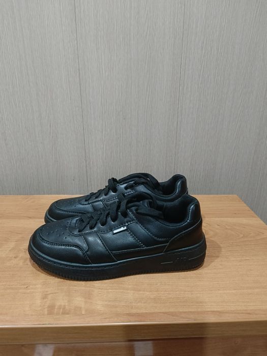 Кроссовки женские