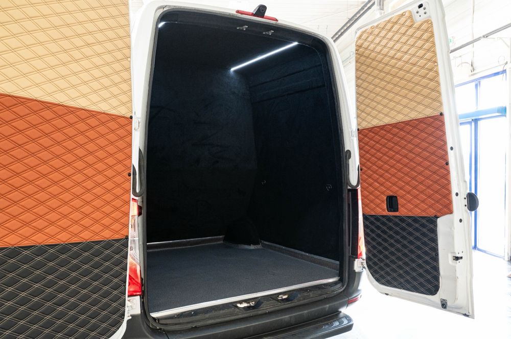 Inchiriez microbuz VIP 8+1