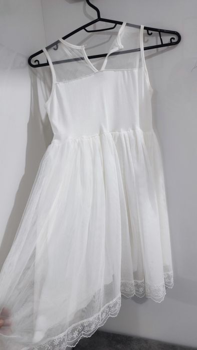 Рокли за момиче . Съвсем нови обличани по един път