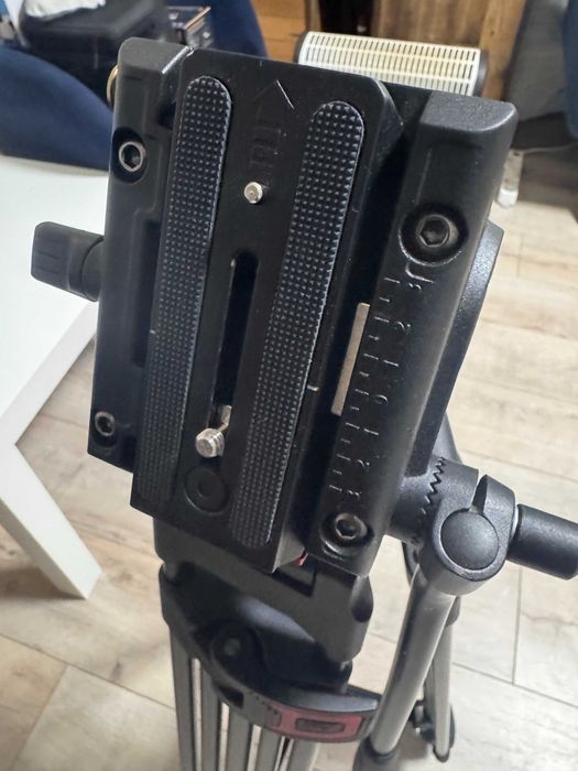 Newer Видео статив 89 см-189 см, професионален, с флуидна глава