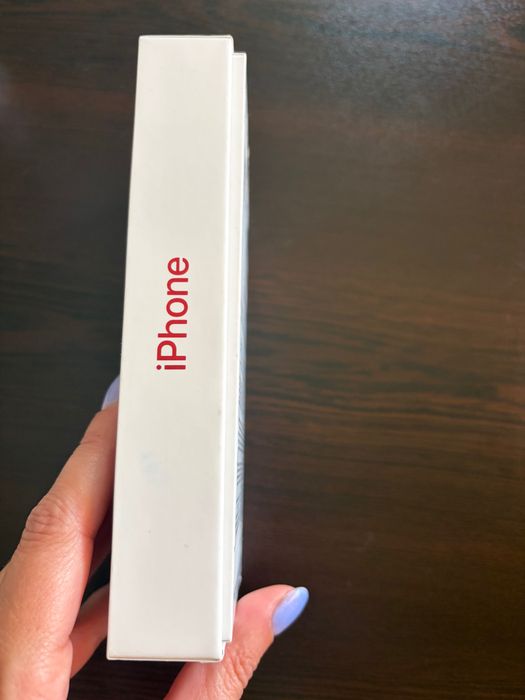 Телефон iPhone 13
